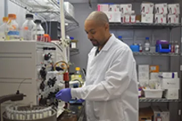 uarizona_michael_johnson_lab-inline.jpg